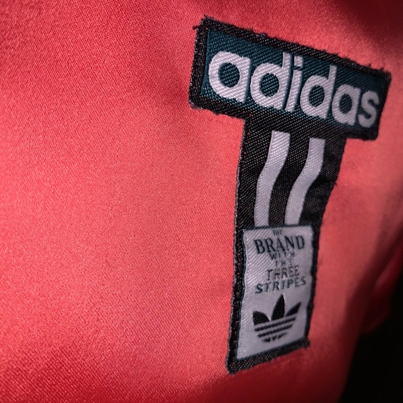 ADIDAS SILK Crop Top - Picture 3 of 3